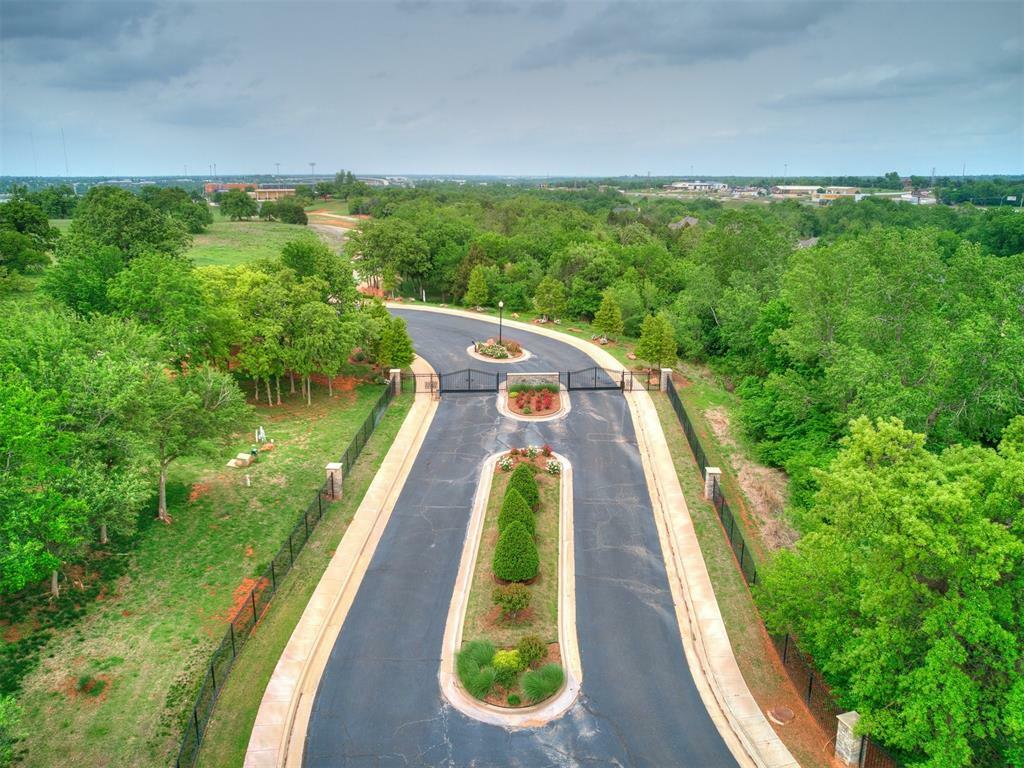 Property Photo: 4433 Redbud Circle OK 73111
