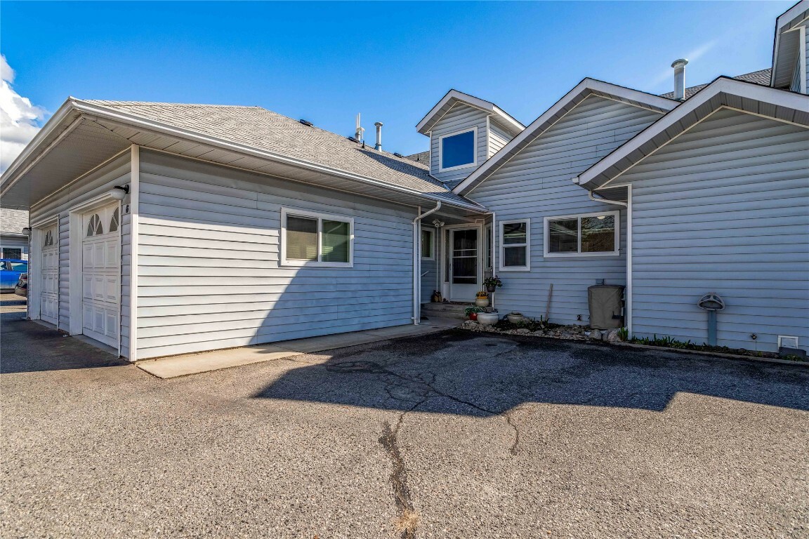 Property Photo: 350 Davie Road 6 BC V1X 7G4