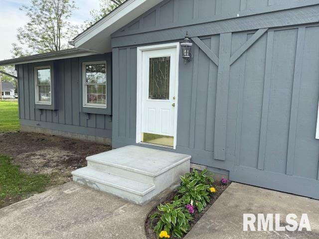Property Photo: 301 S Pershing Street IL 62933