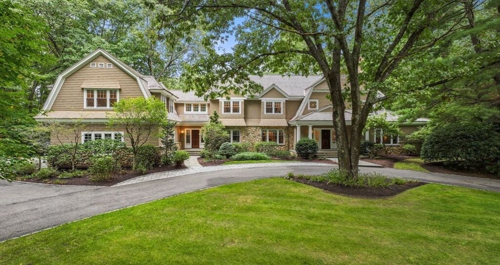 Property Photo:  121 Livingston Road  MA 02482