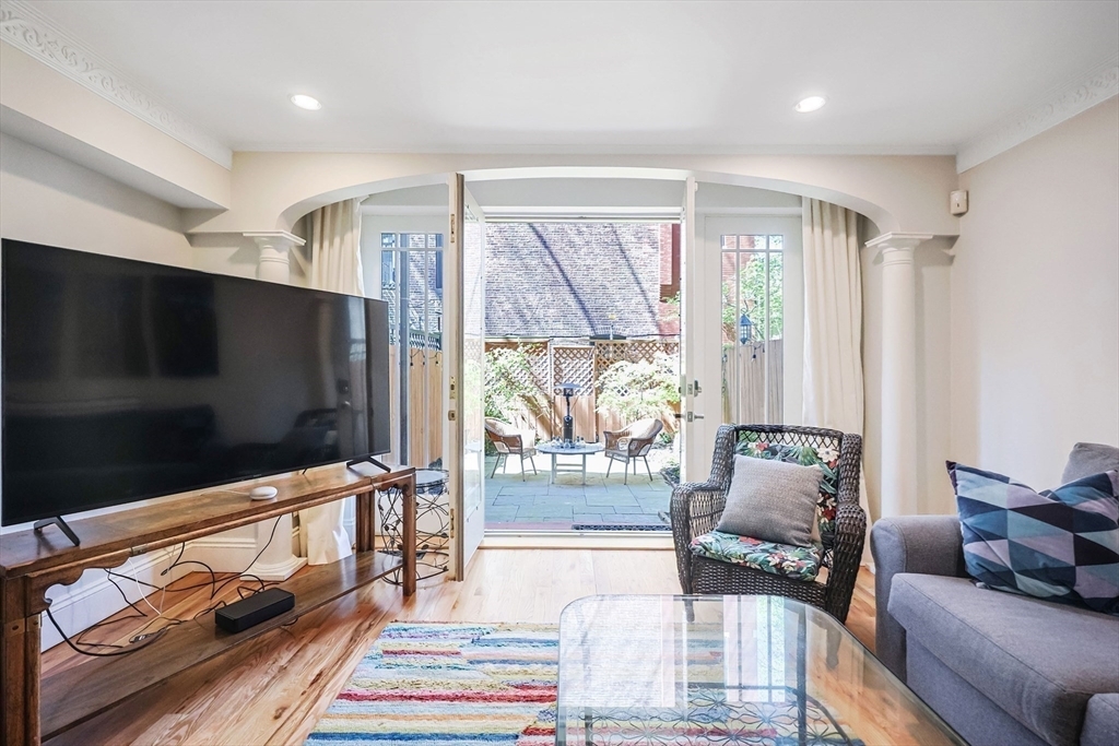 Property Photo: 44 Dartmouth Street 1 MA 02116