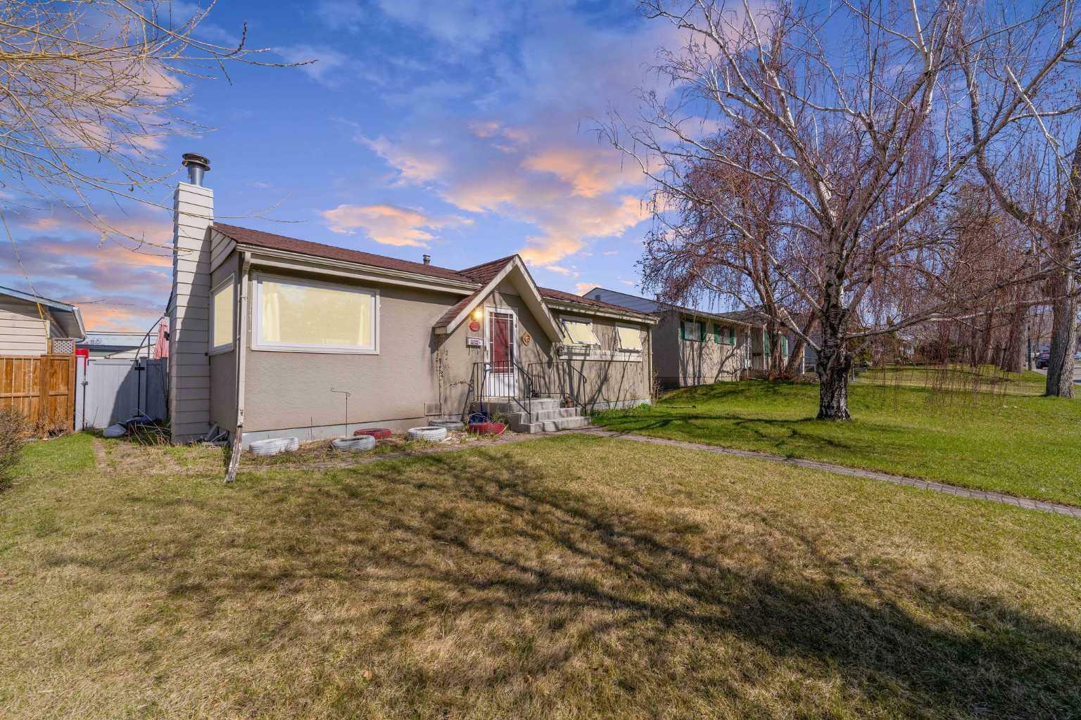 Property Photo: 48 Franklin Drive SE AB T2H 0T9