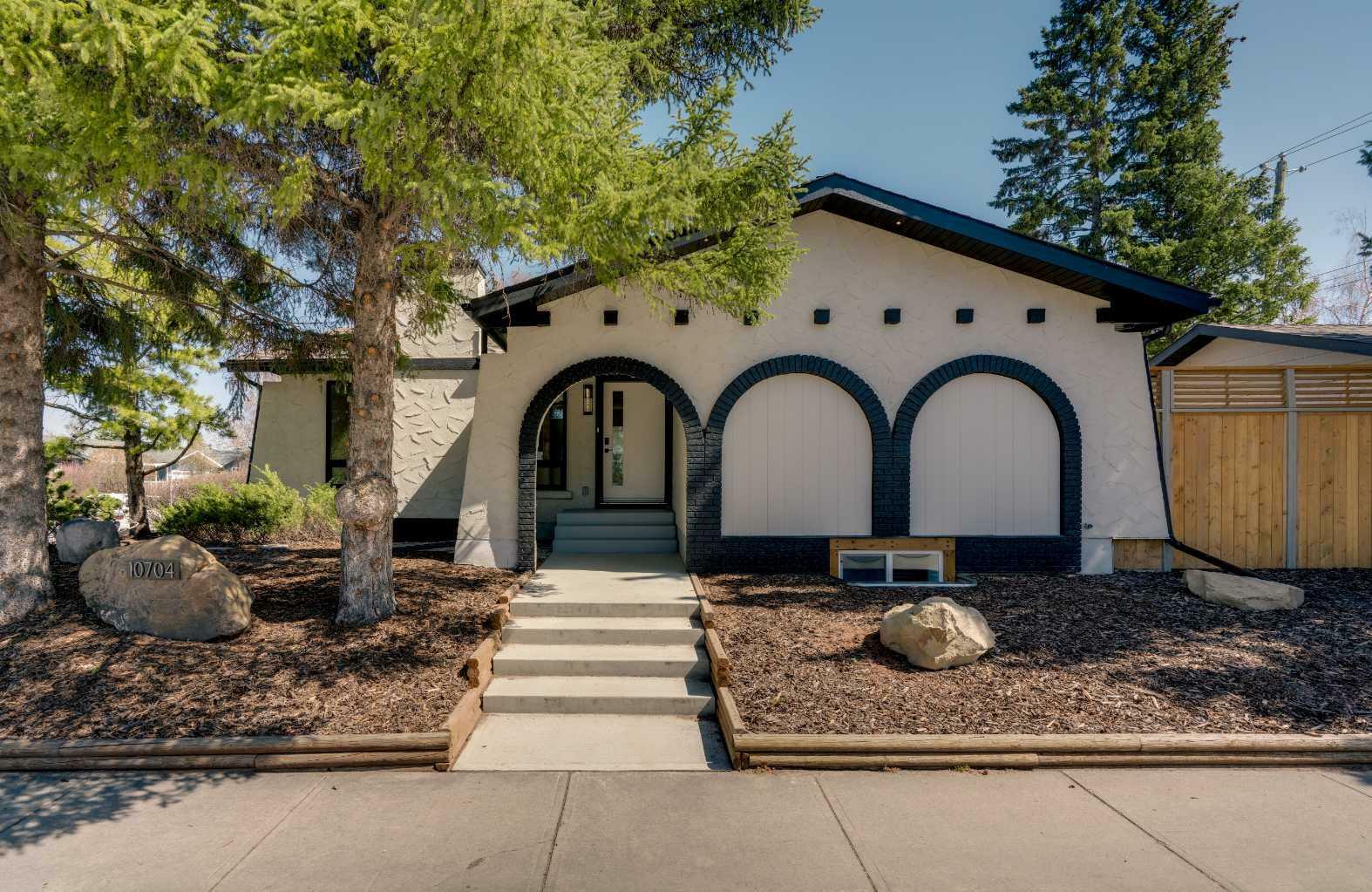 Property Photo: 10704 Oakfield Drive SW AB T2W 2C9