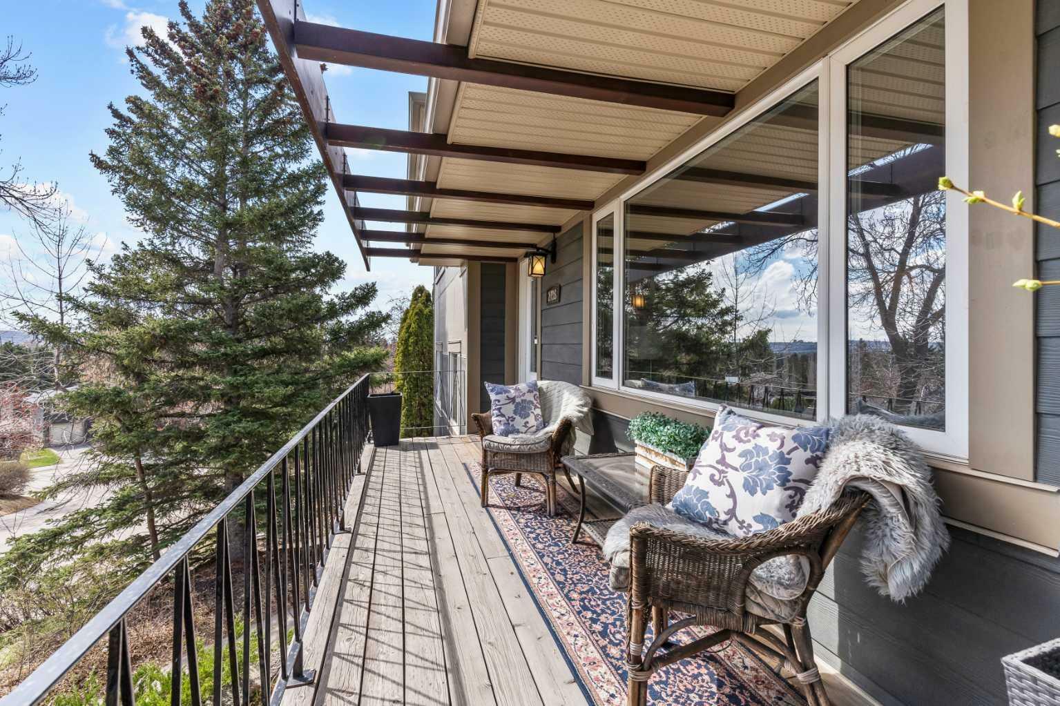 Photo de la propriété: 2736 Chalice Road NW AB T2L 1C8