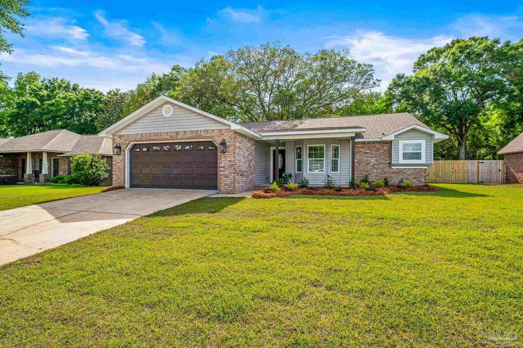 Property Photo: 1613 Kinsale Dr FL 32533