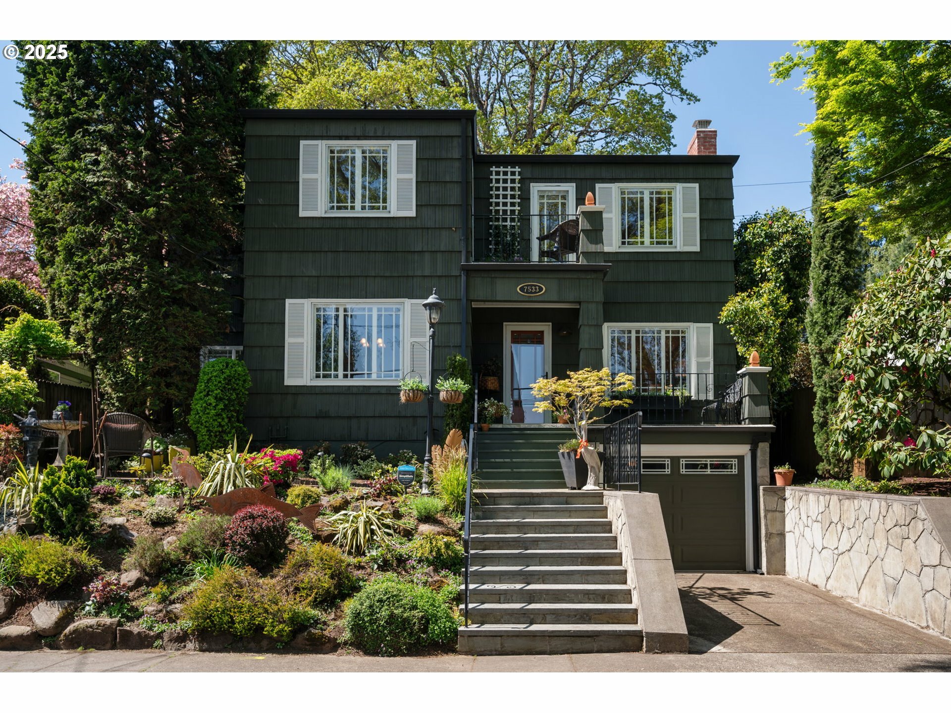 7533 S Corbett Ave  Portland OR 97219 photo