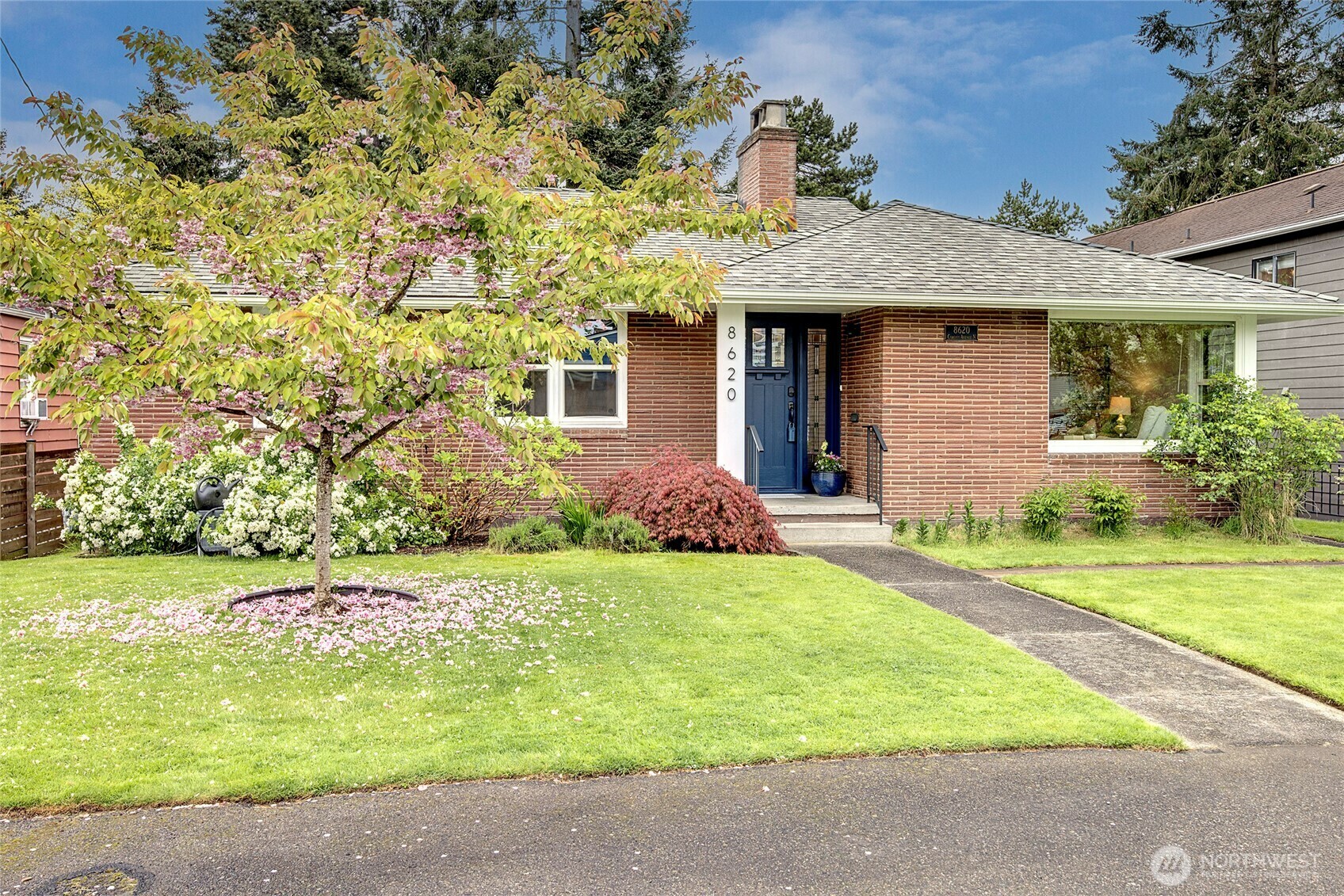 Property Photo: 8620 Corliss Avenue N WA 98103