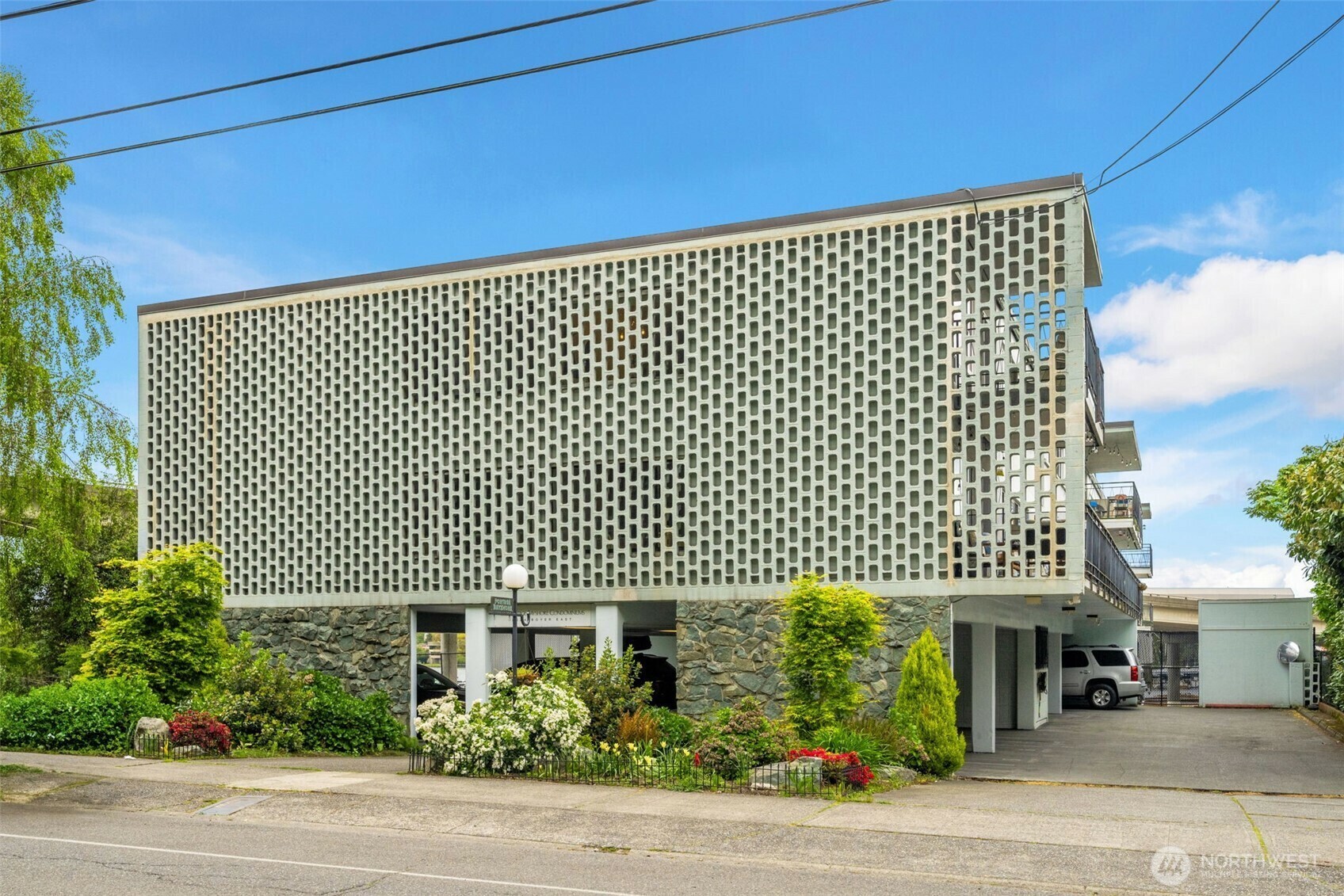 Property Photo: 2524 Boyer Avenue E 448 WA 98102