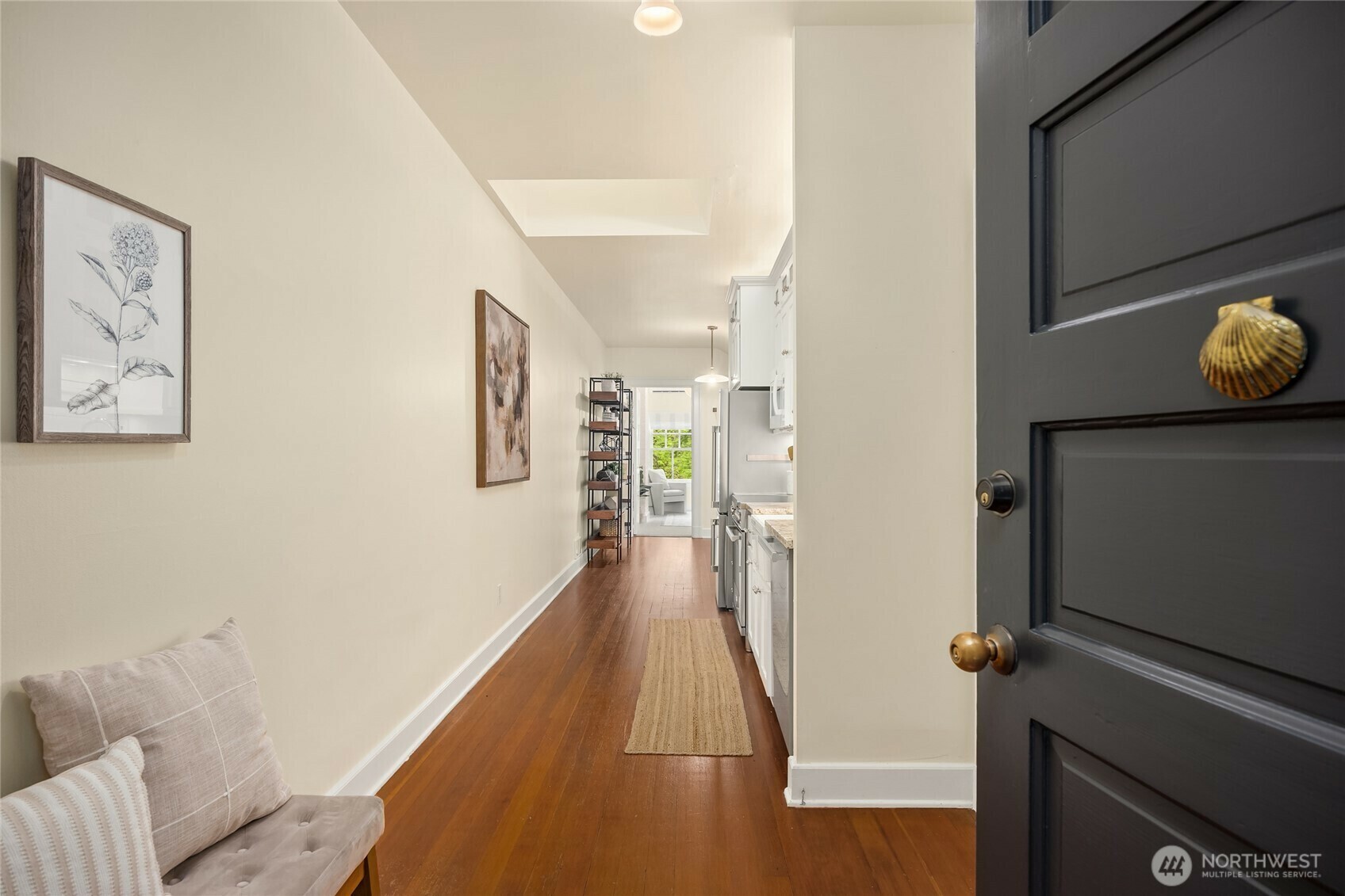 Property Photo: 2213 NE Victorian Lane F WA 98110