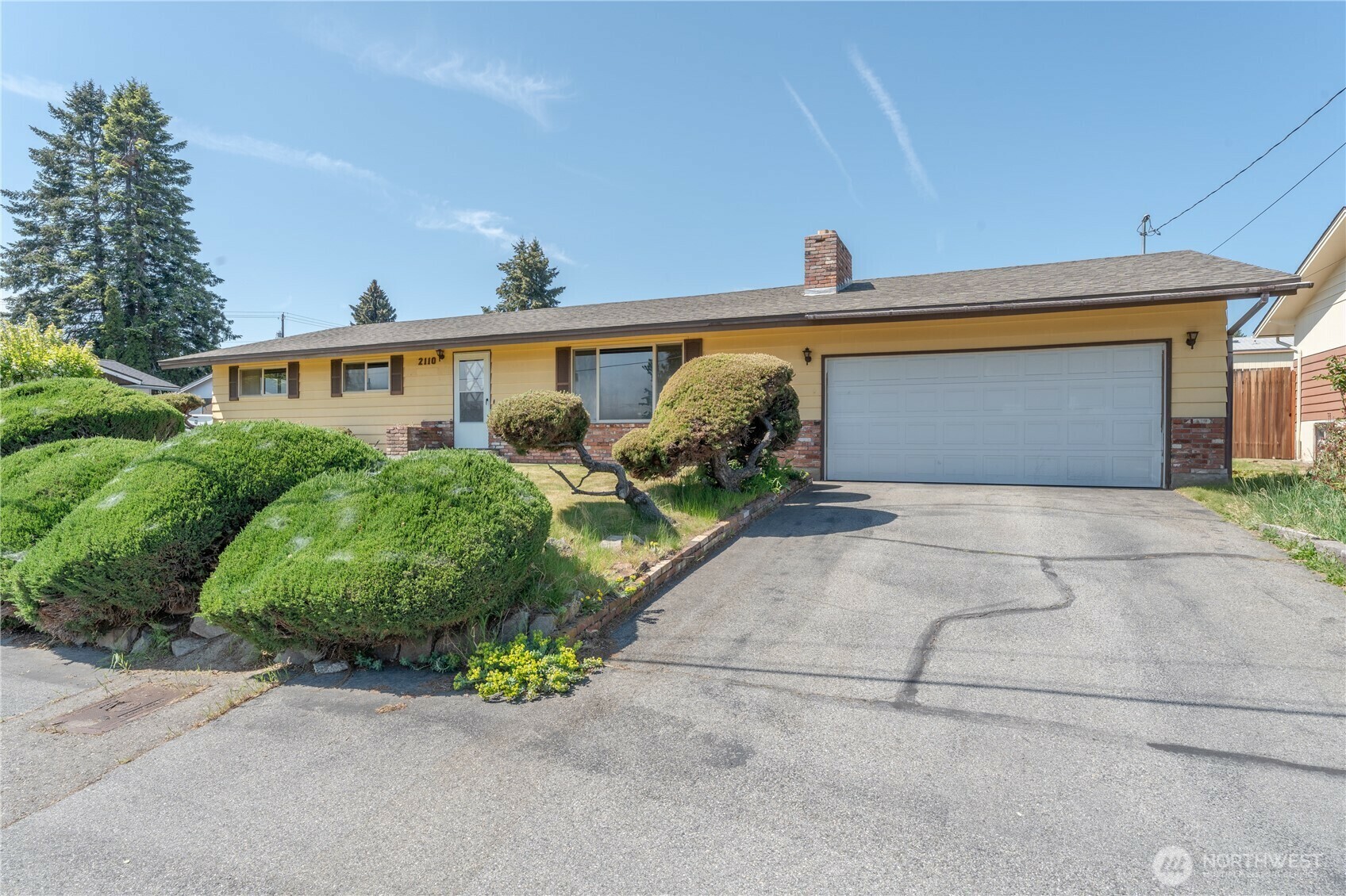 Property Photo: 2110 Avenida Way WA 98801