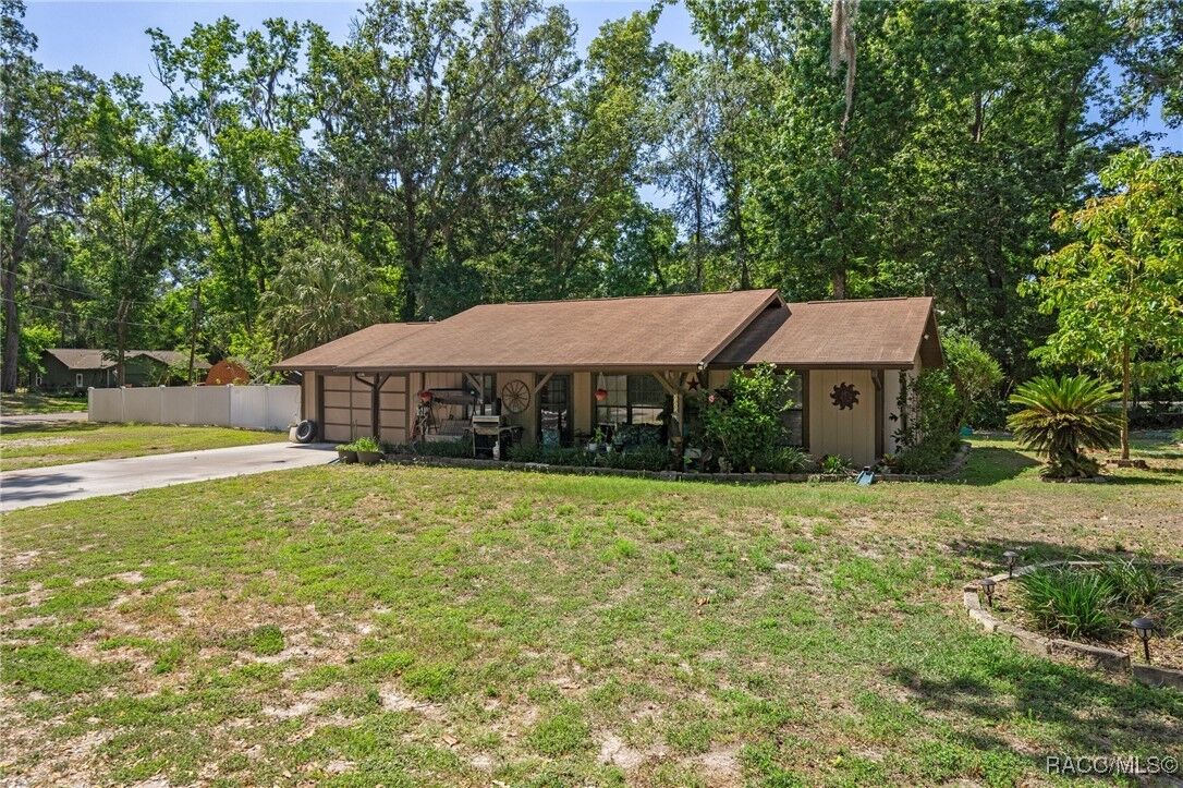 Property Photo:  23206 Frontier Way  FL 34601 