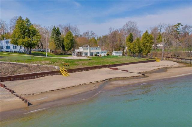 Property Photo:  7226 Lakeview Drive  MI 48450 