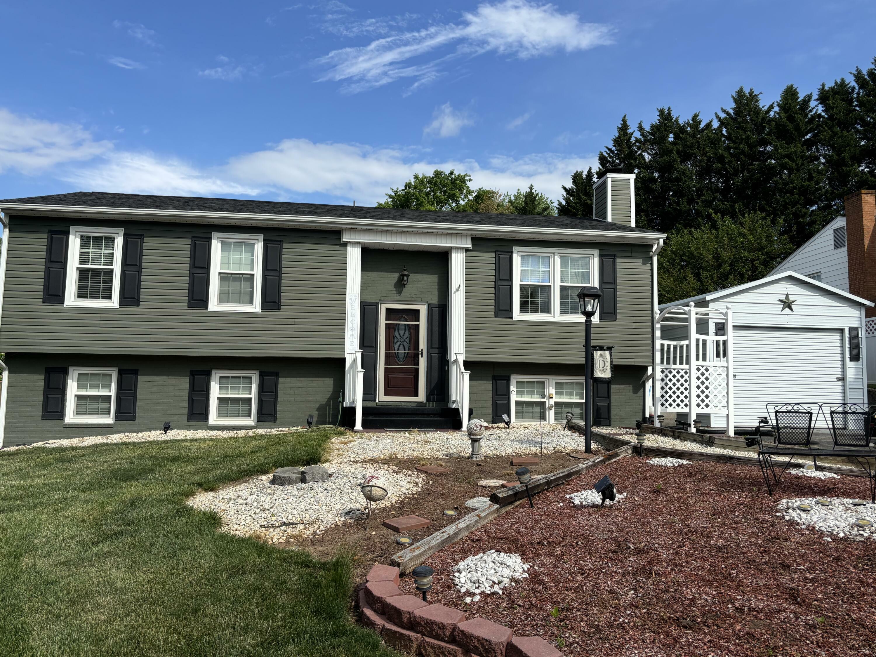 3924 St James Cir  Roanoke VA 24018 photo