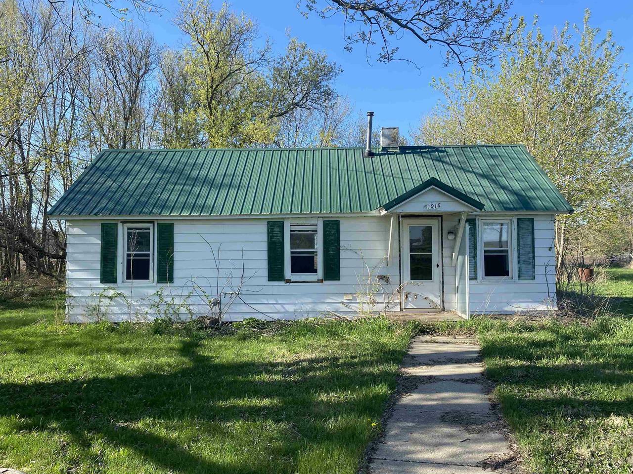 Property Photo: 1915 Man Mound Road WI 53913