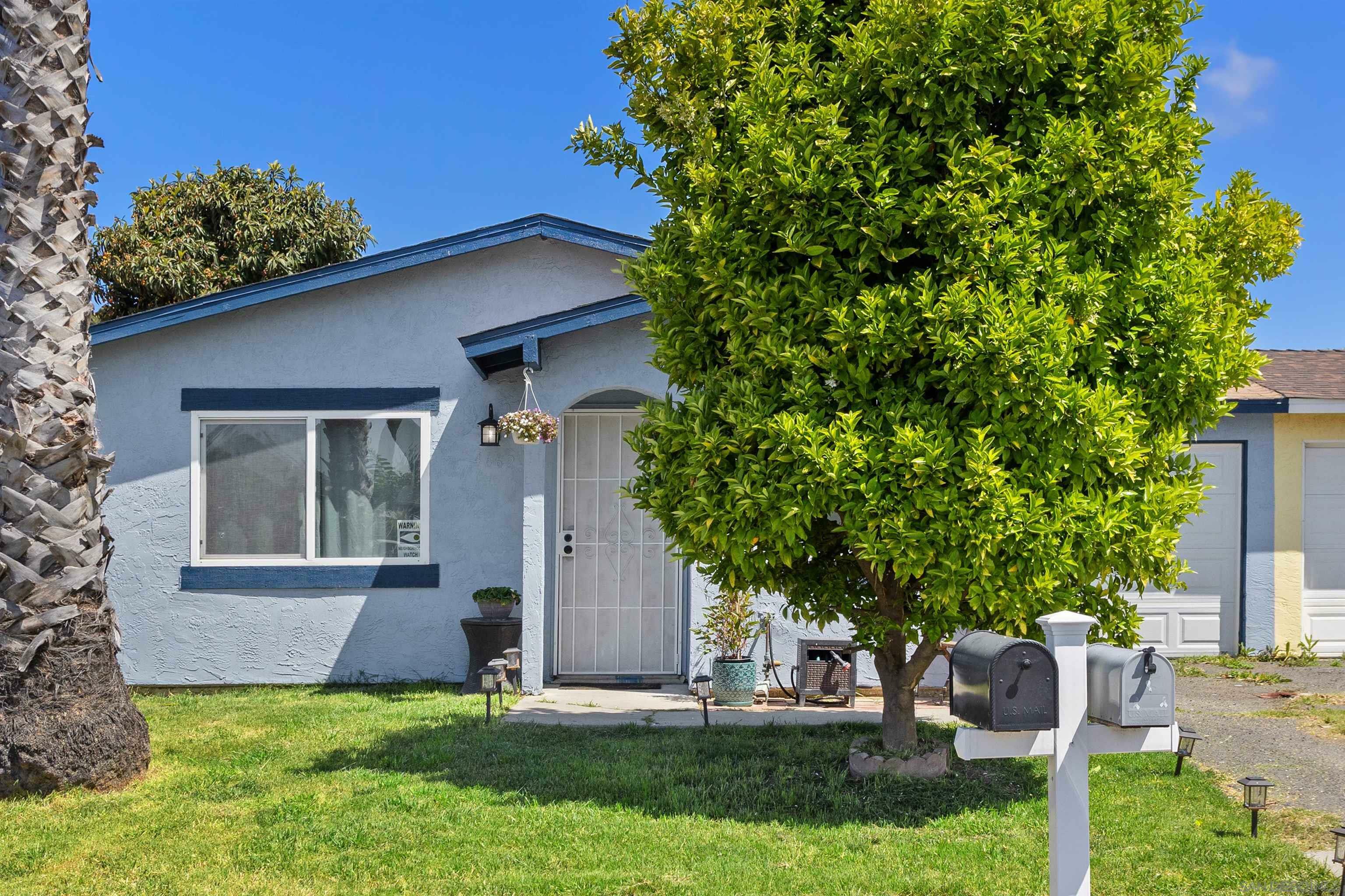 Property Photo: 4662 Calle Del Palo CA 92057
