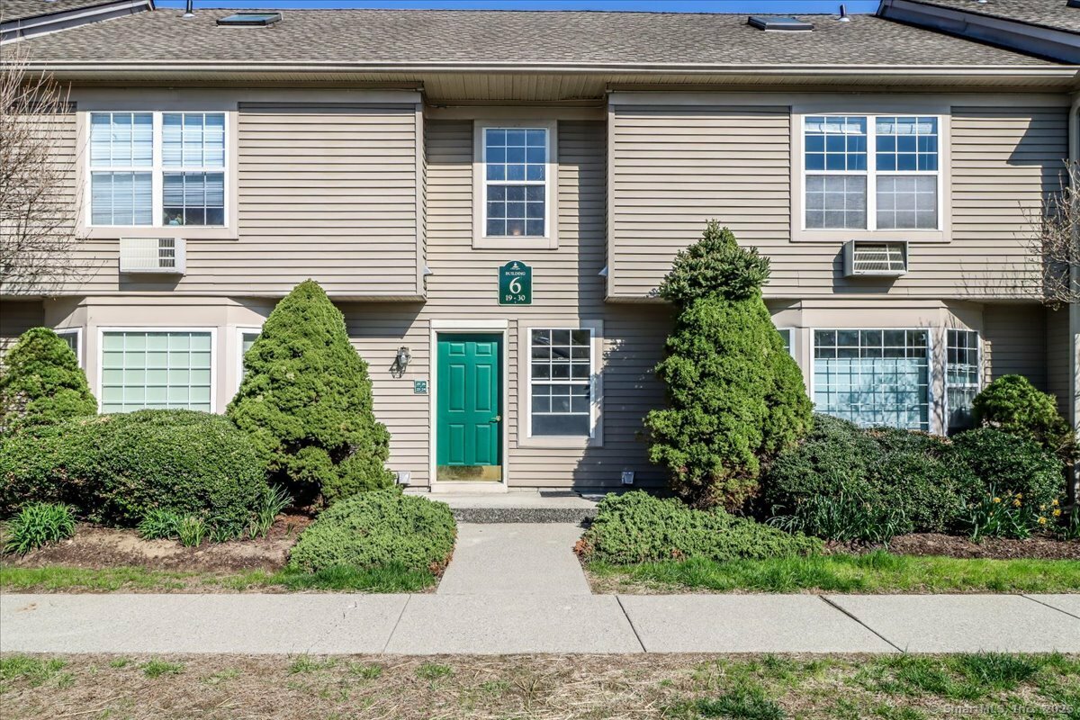 Property Photo: 26 Glen Ridge Court 26 CT 06776