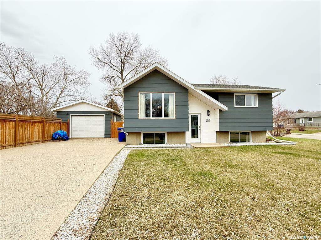 98 14th Street  Weyburn SK S4H 2N2 photo
