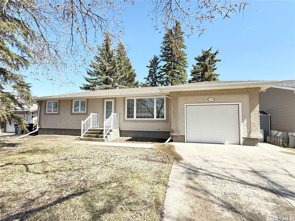 716 Windsor Street  Weyburn SK S4H 0X4 photo