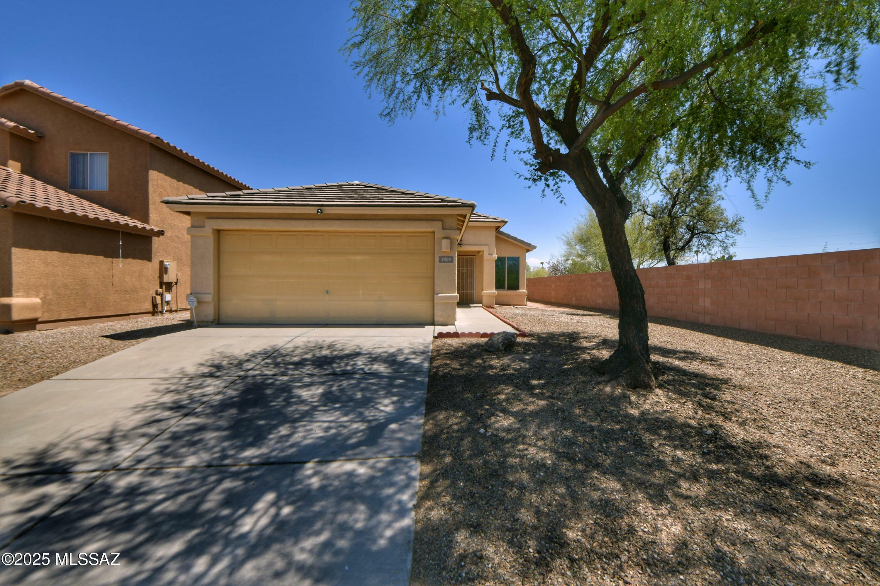 Property Photo: 3005 S Pantano Edge Drive AZ 85730