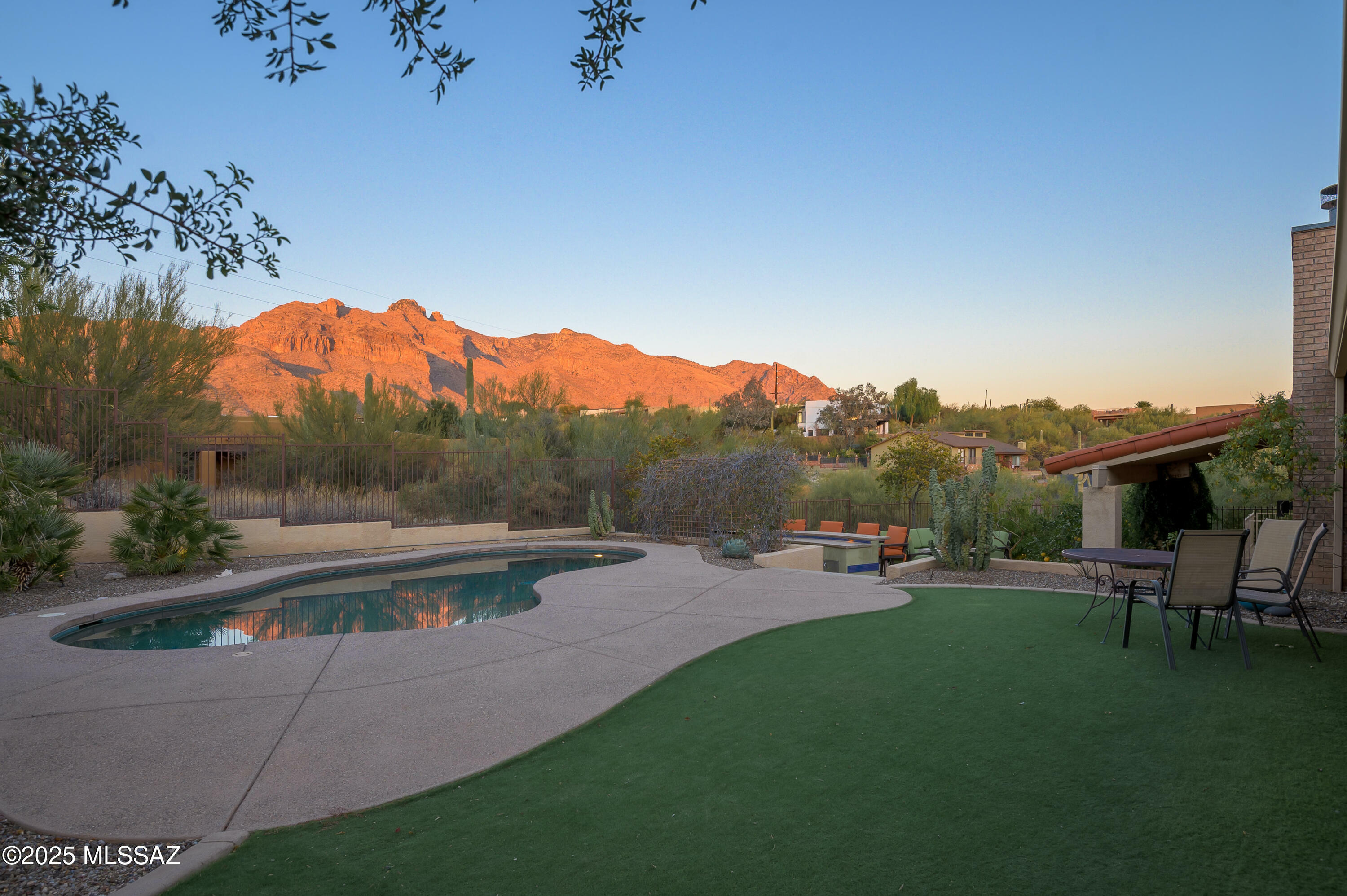 Property Photo: 6961 N Solaz Tercero AZ 85718