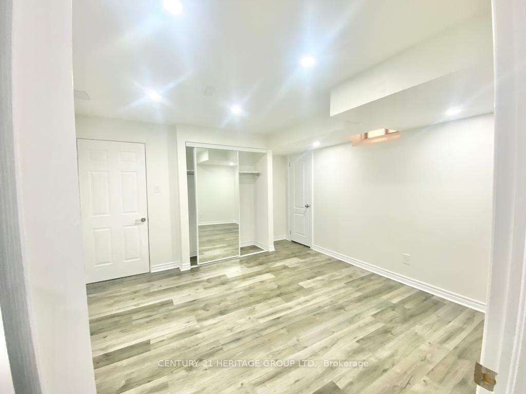Photo de la propriété: 49 Chesterwood Crescent ON L6Y 0Z4