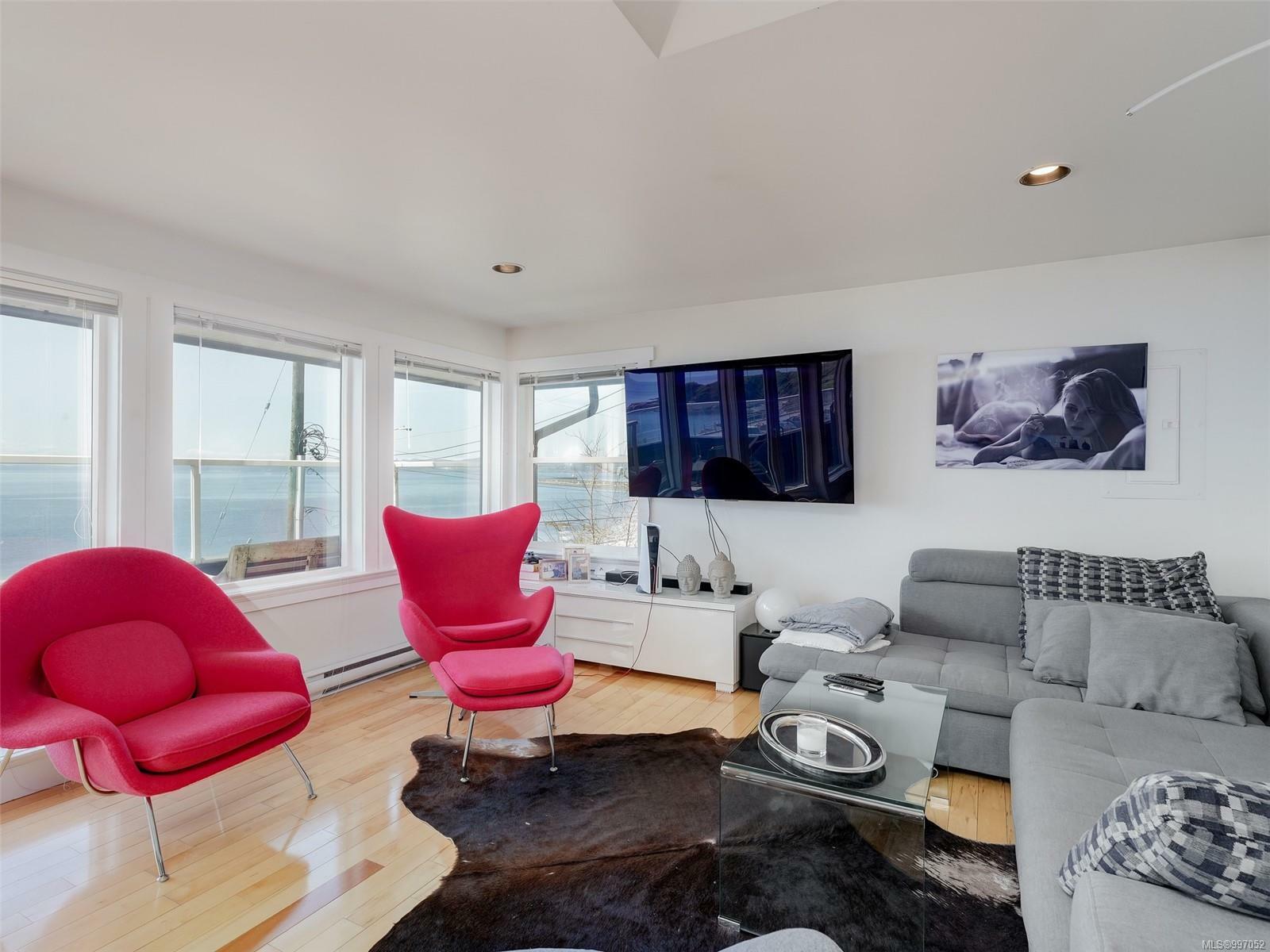 Property Photo: 402 Dallas Rd BC V8N 1B8