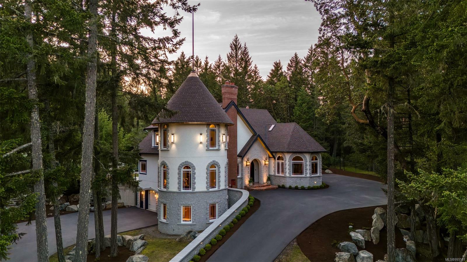 Property Photo:  625 Lorimer Pl  BC V9B 6G3 