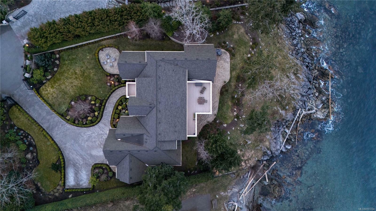Property Photo: 2616 Queenswood Lane BC V8N 1X5