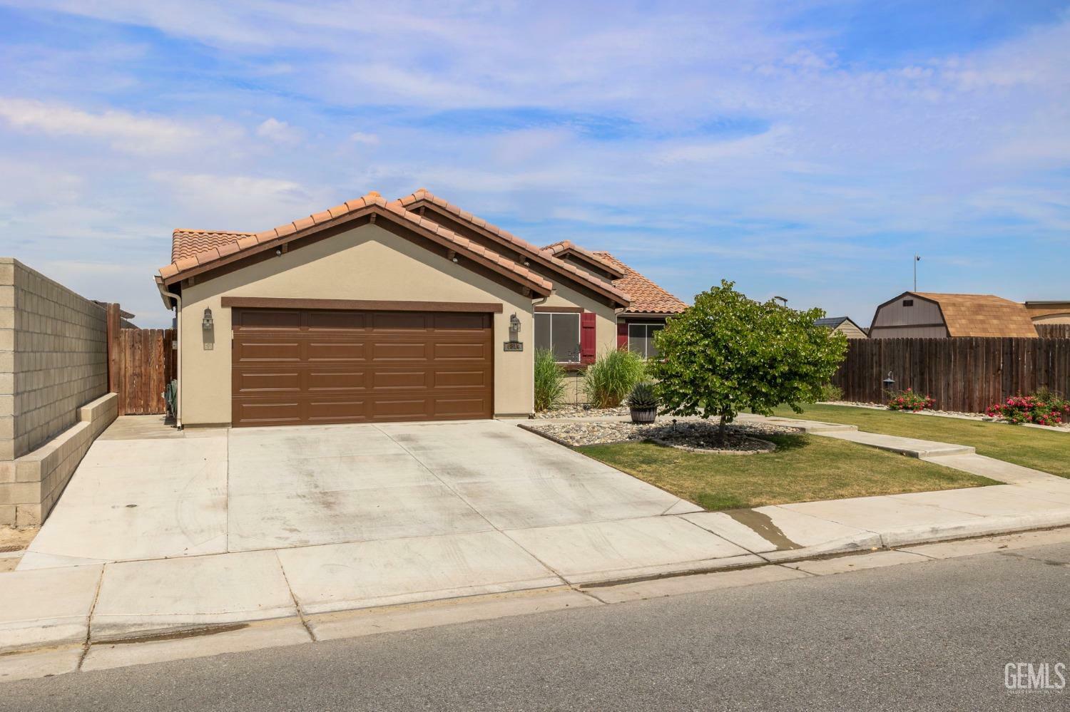 Property Photo: 6814 Clear Water Creek Way CA 93311