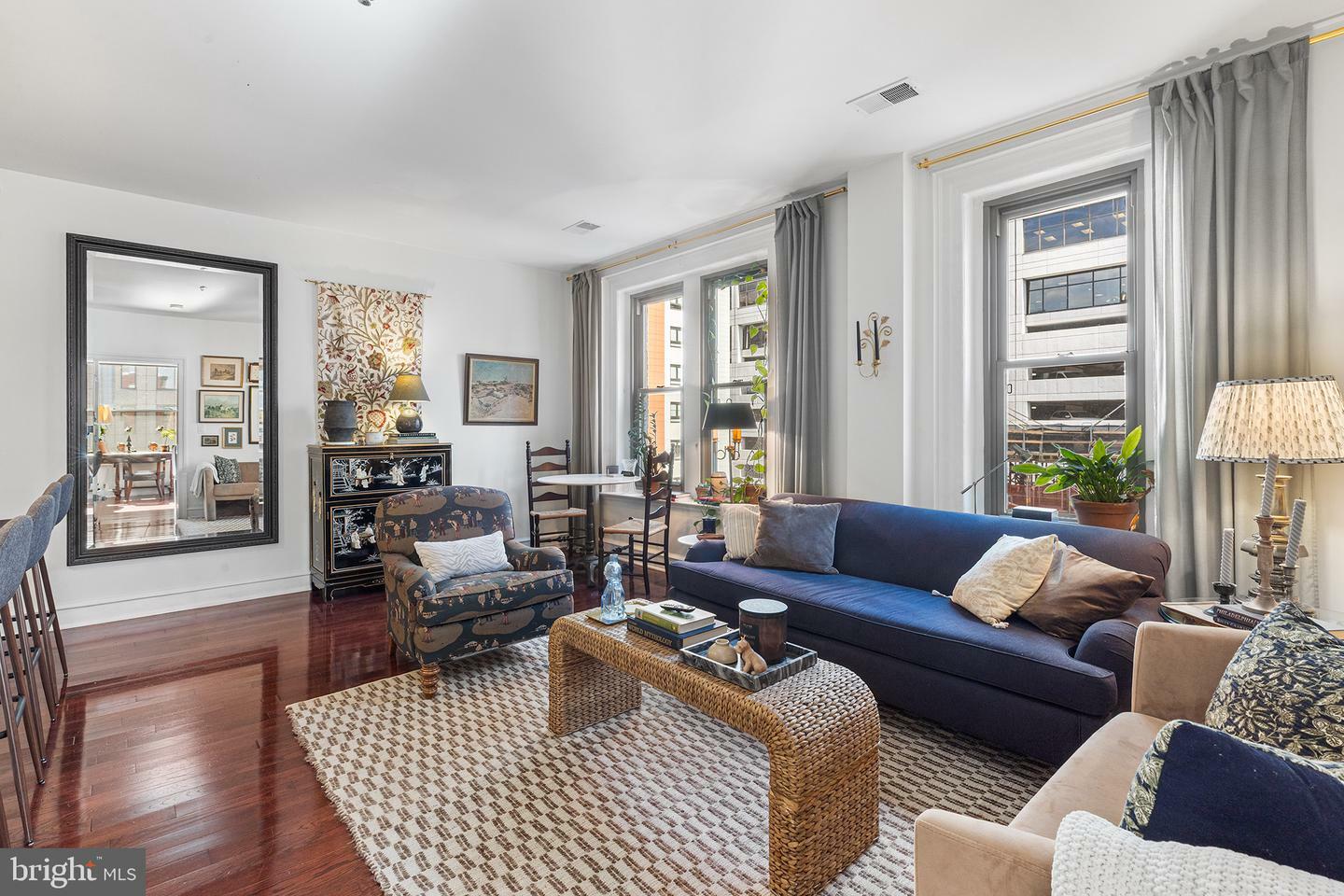 Property Photo: 1811 Chestnut Street 19 607 PA 19103