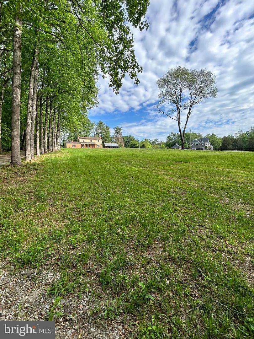 Property Photo: 11518 Yates Ford Road VA 22039