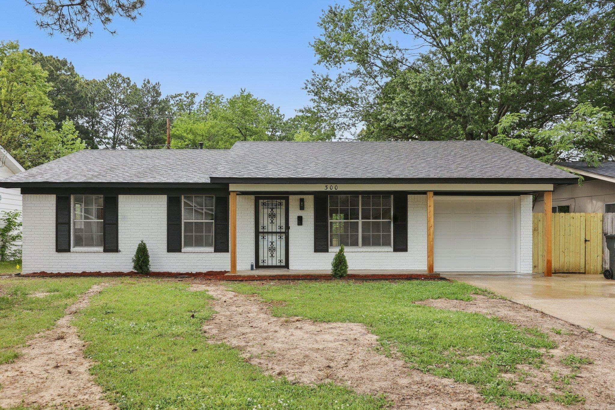 Property Photo: 300 Dryad Ln AR 72205