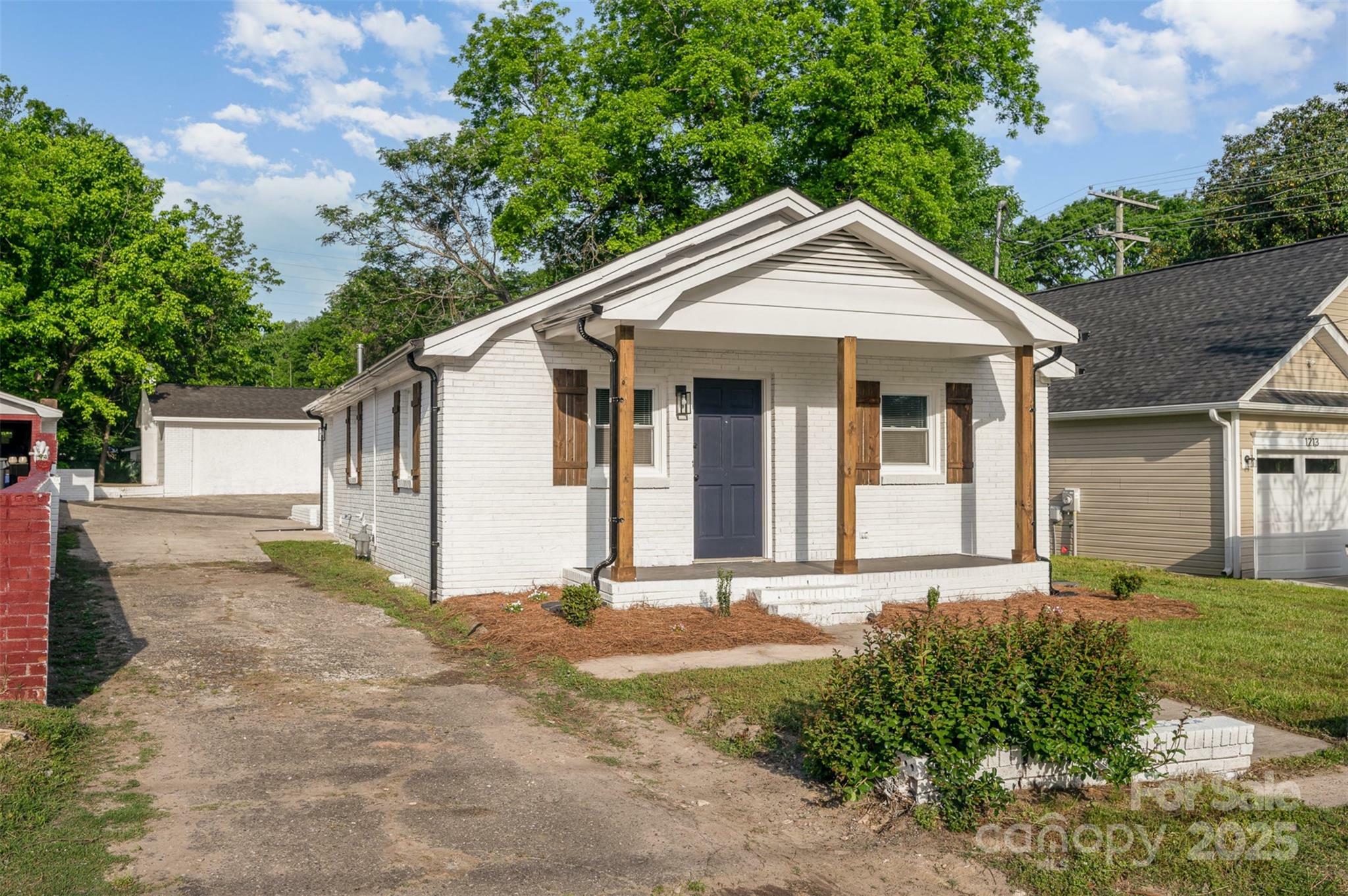 Property Photo: 1211 N Boyce Street NC 28052