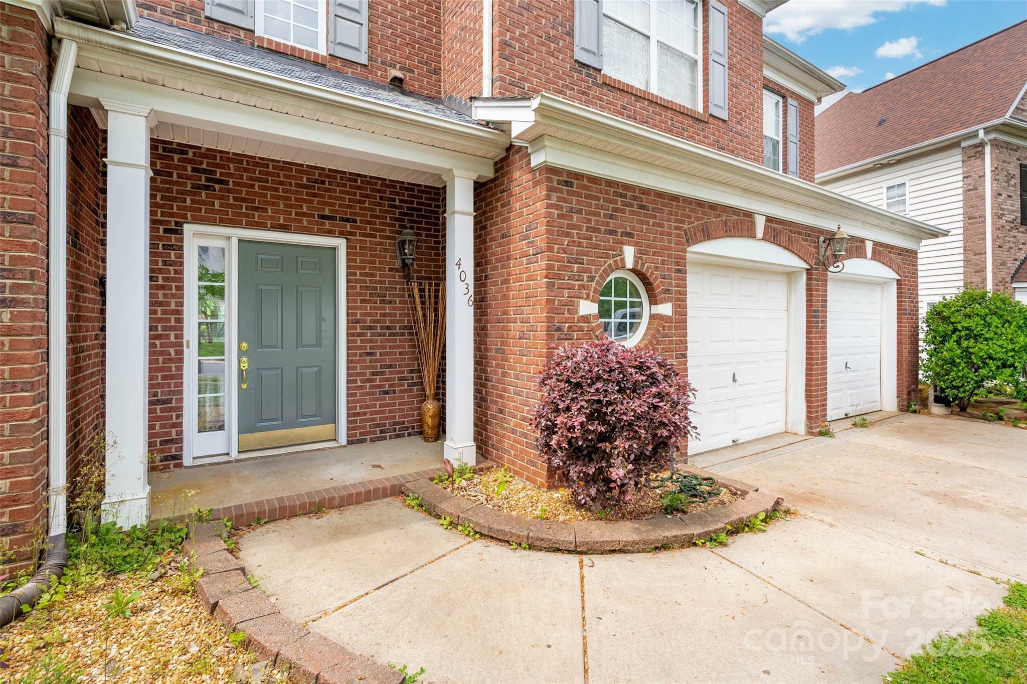 Property Photo: 4036 Sawmill Trace Drive NC 28213