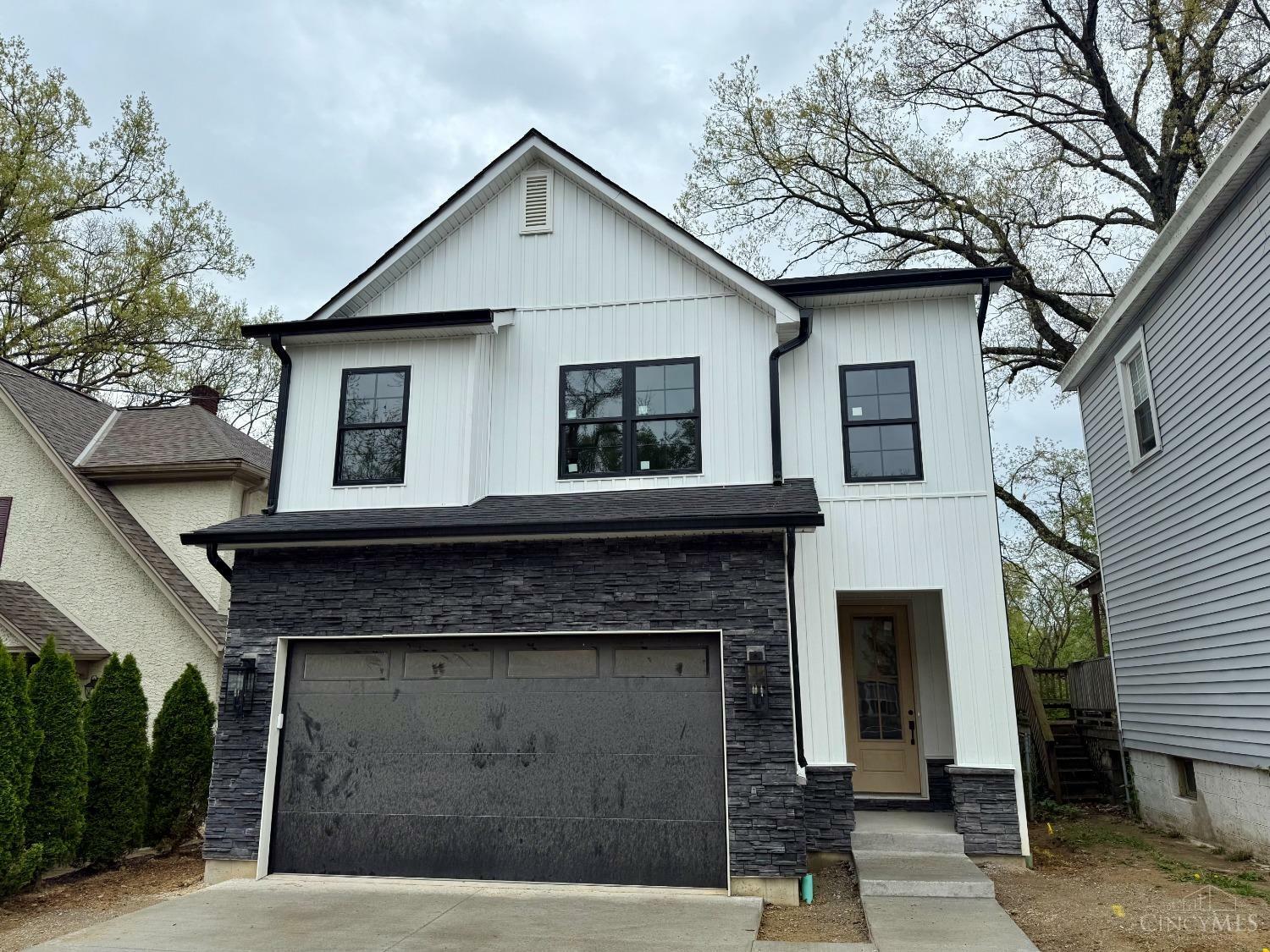 Property Photo: 3259 Berwyn Place OH 45209