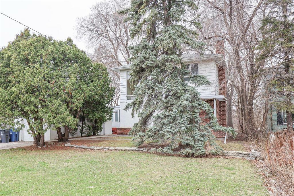 Property Photo: 738 Kildonan Drive MB R2K 2E3