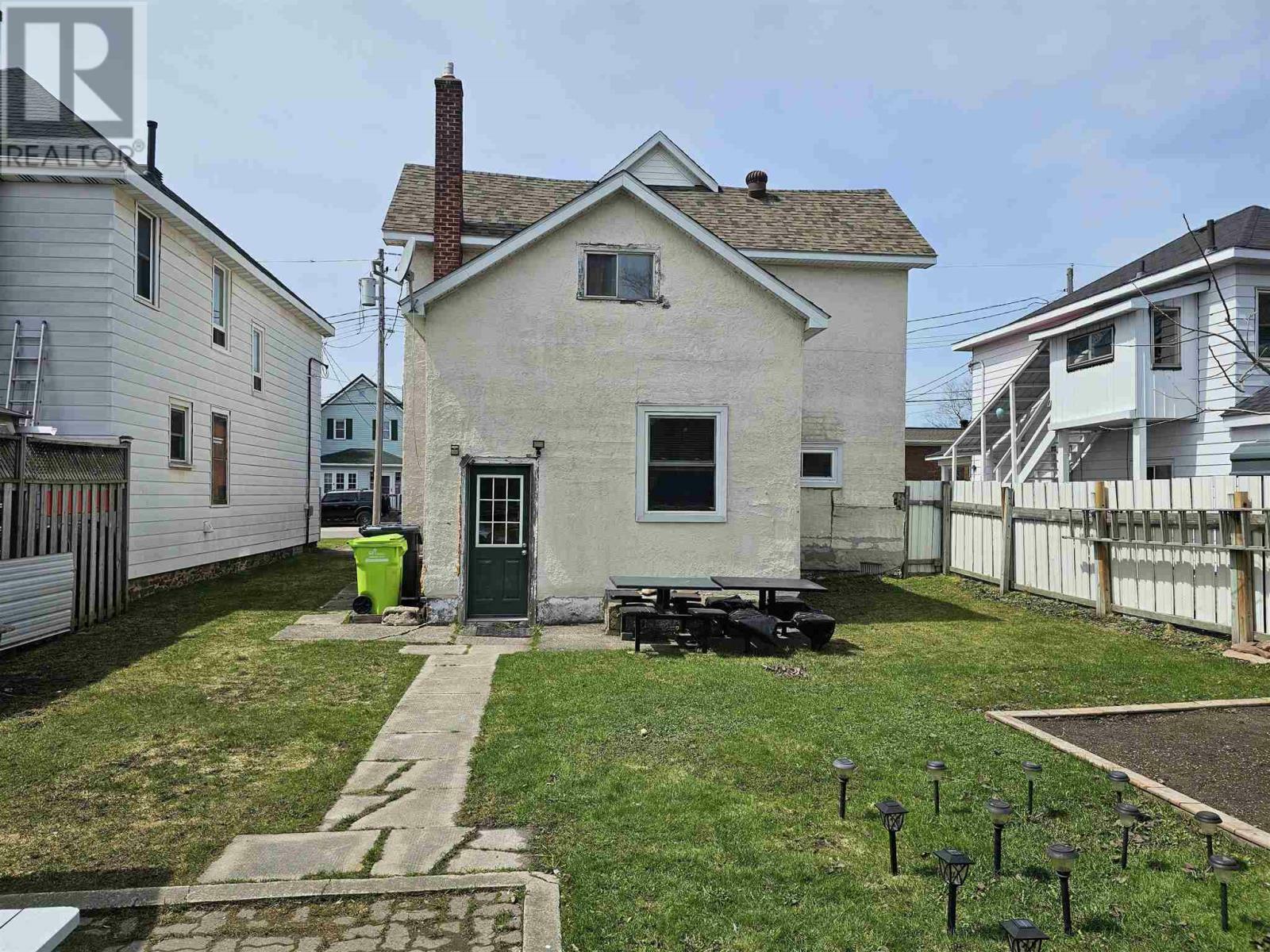 Property Photo: 84 Pilgrim St ON P6A 3E7