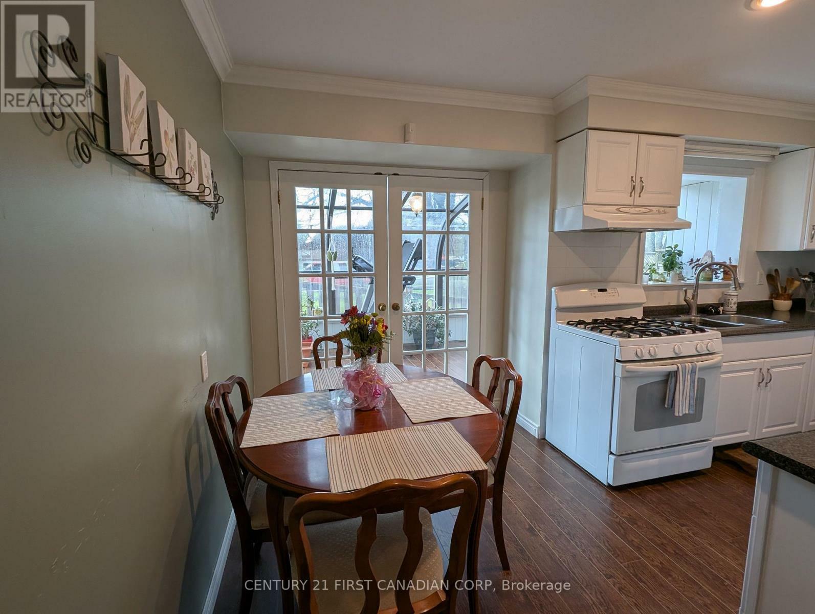 Photo de la propriété: 336 Drury Lane ON N7G 3G1
