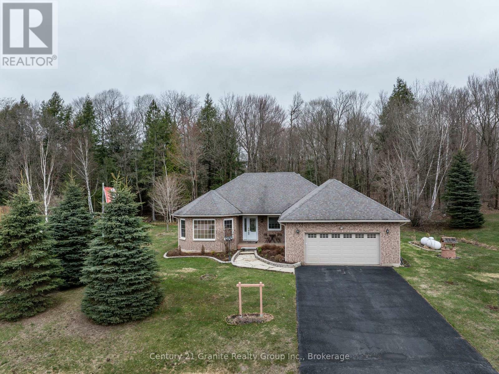Property Photo: 117 Halbiem Crescent ON K0M 1S0