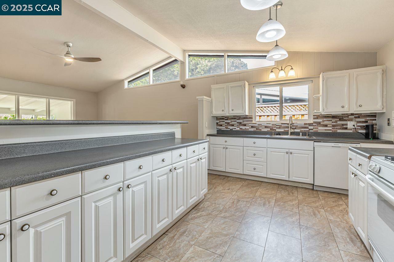 Property Photo: 2109 Roskelley Dr CA 94519