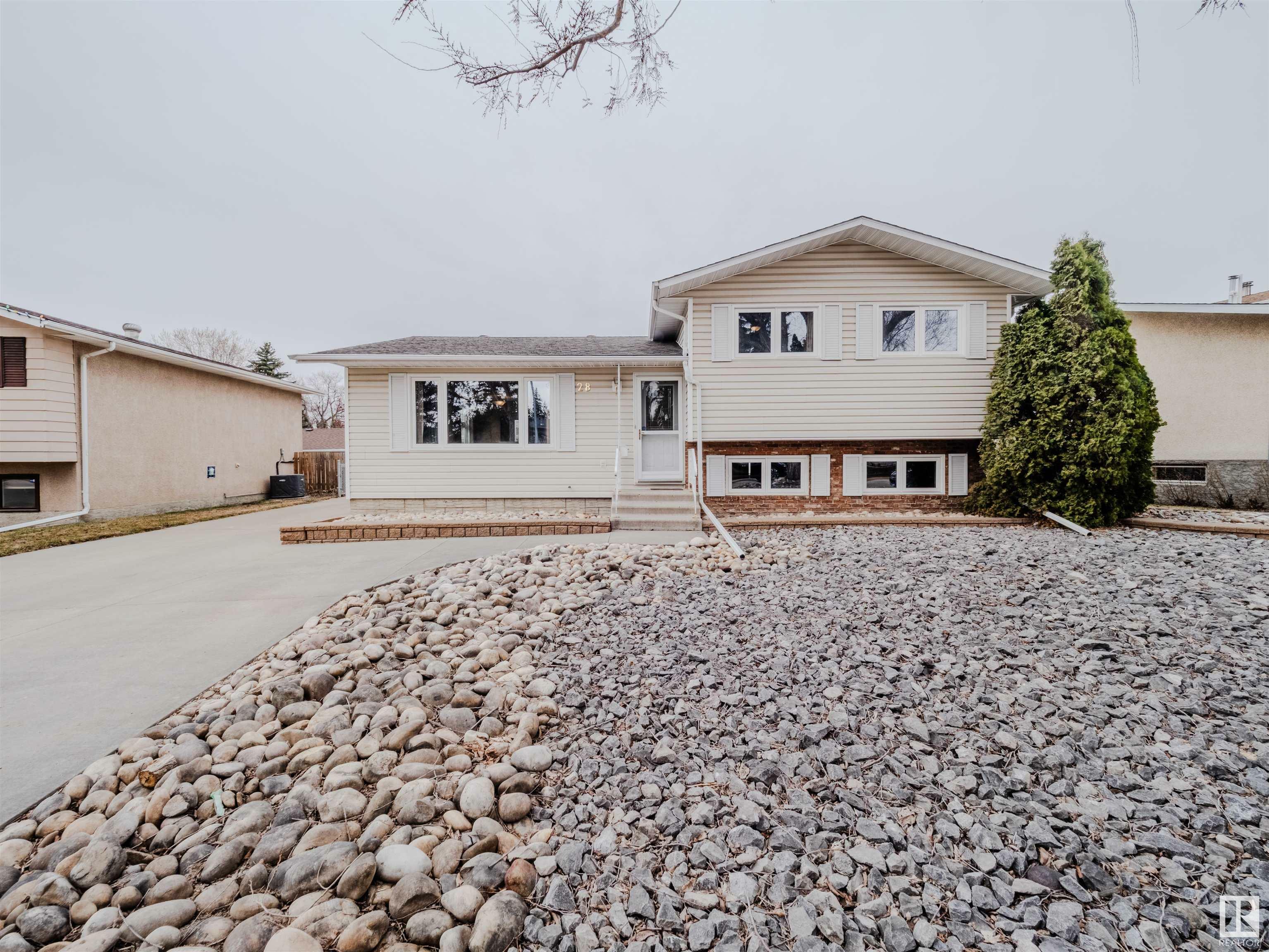 28 Meredian Road  Sherwood Park AB T8A 0N7 photo