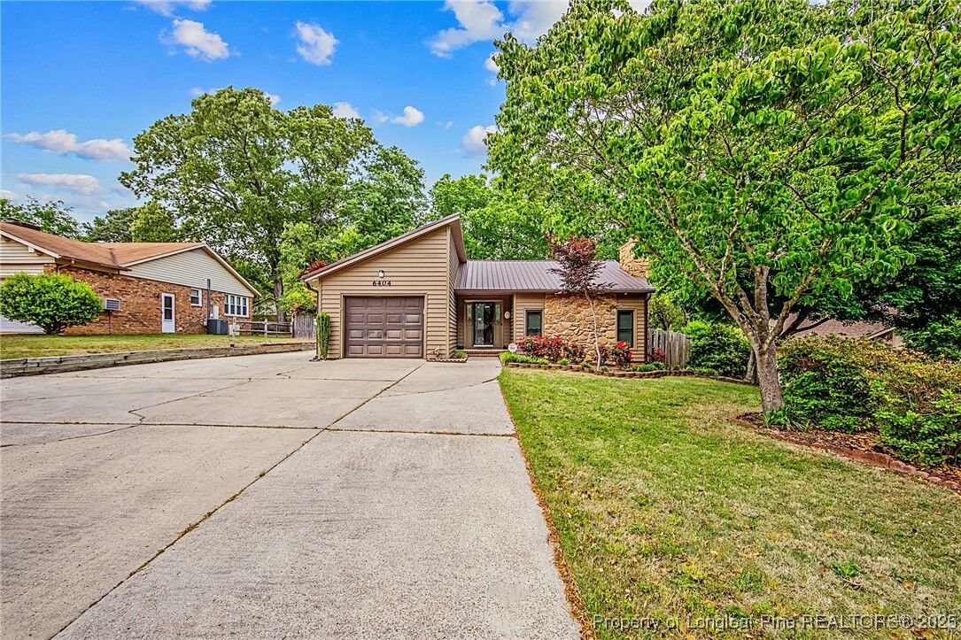 Property Photo: 6404 Irvington Court NC 28314