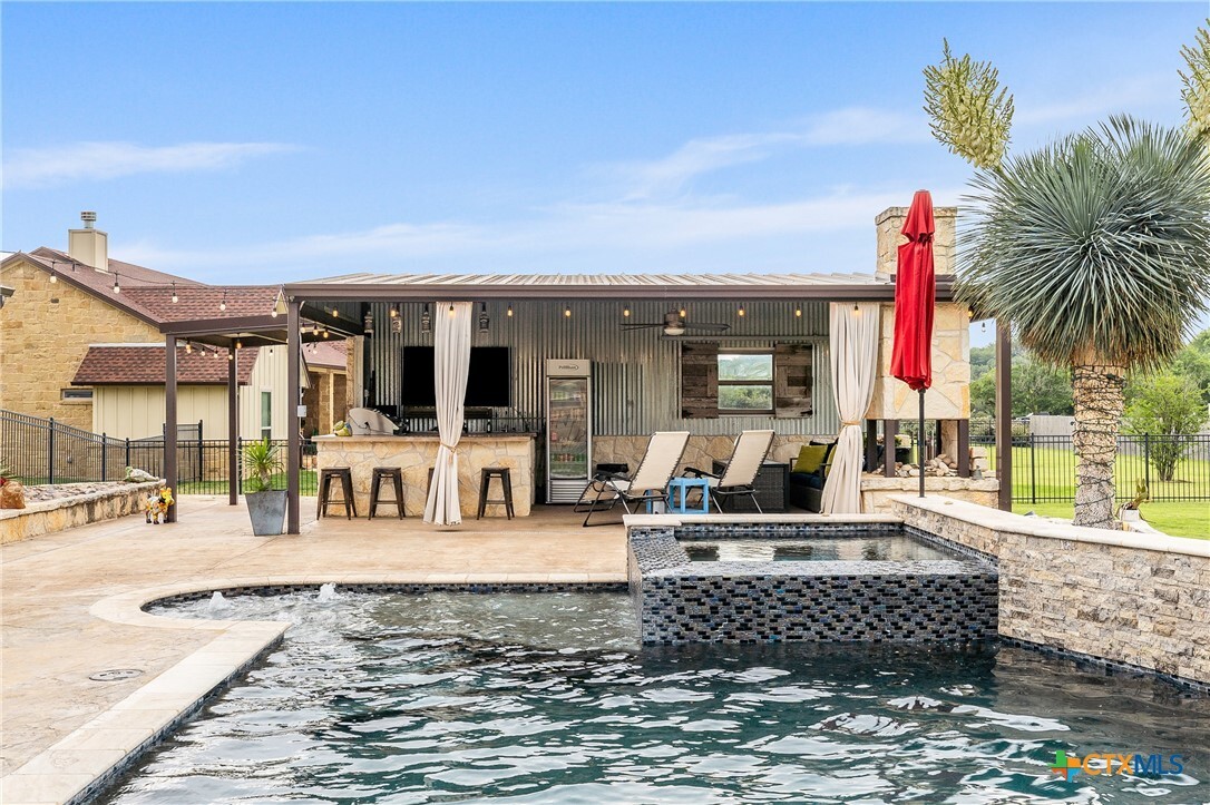 Property Photo: 413 Creekside Drive TX 76571