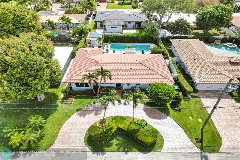 Property Photo: 2130 NE 16th Ave FL 33305