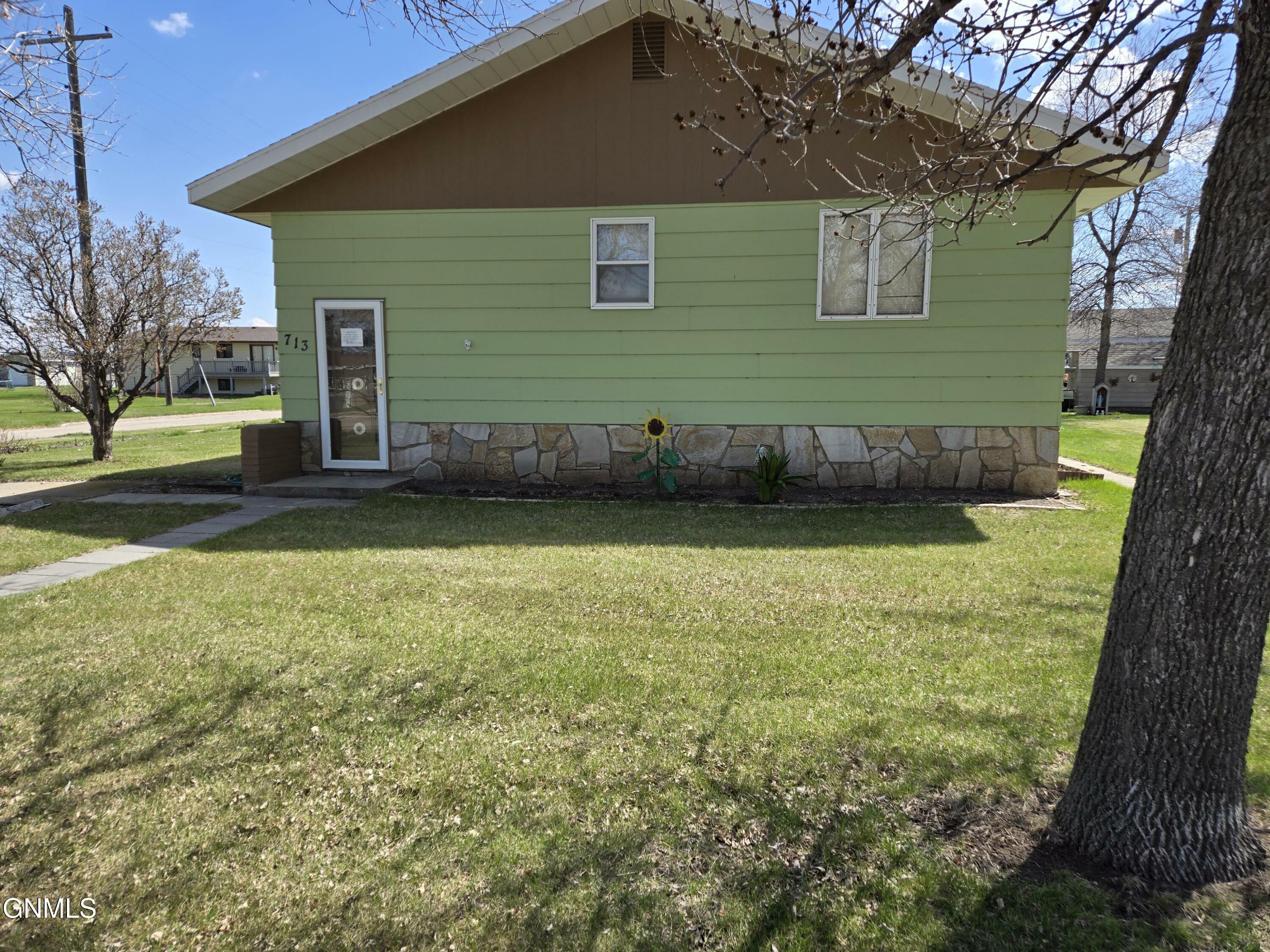 Property Photo: 713 Broadway Street ND 58561