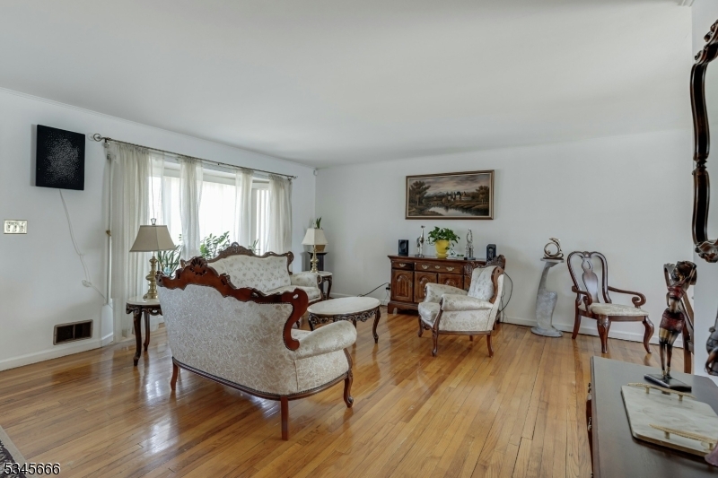 Property Photo: 723 Dianne Ct NJ 07065