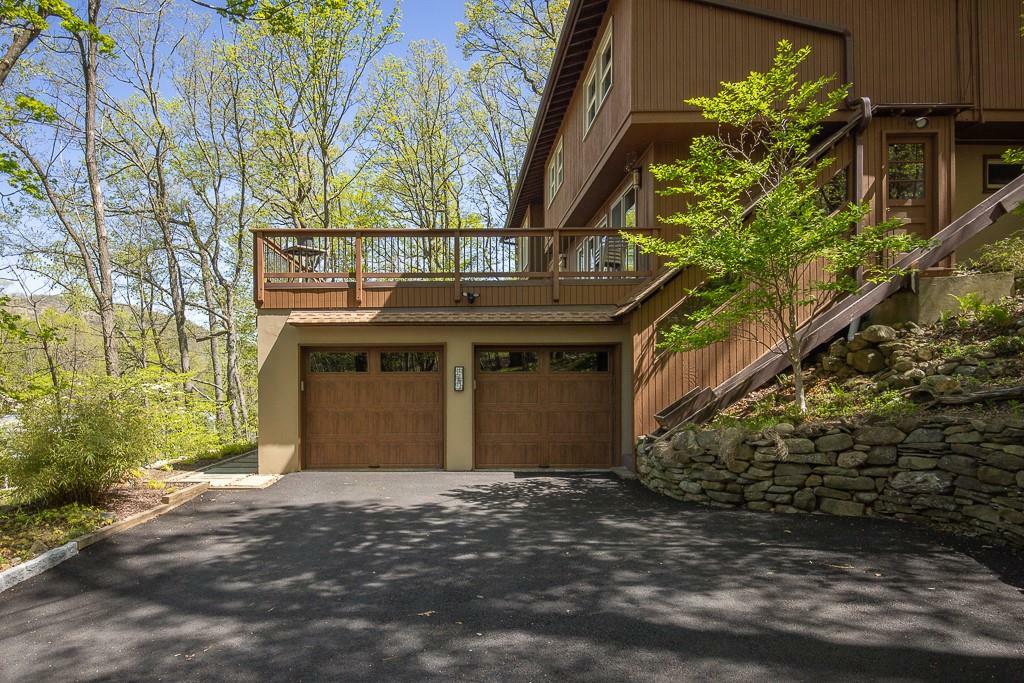 Property Photo: 4 Steinway Court NY 10901