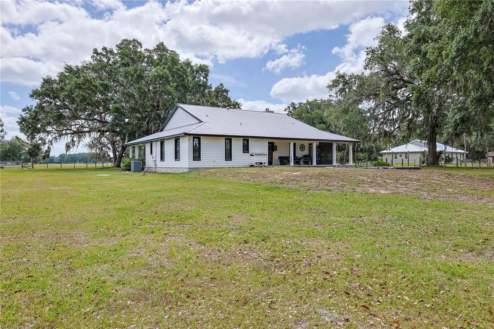 Property Photo: 1392 SW 103rd Avenue FL 33597