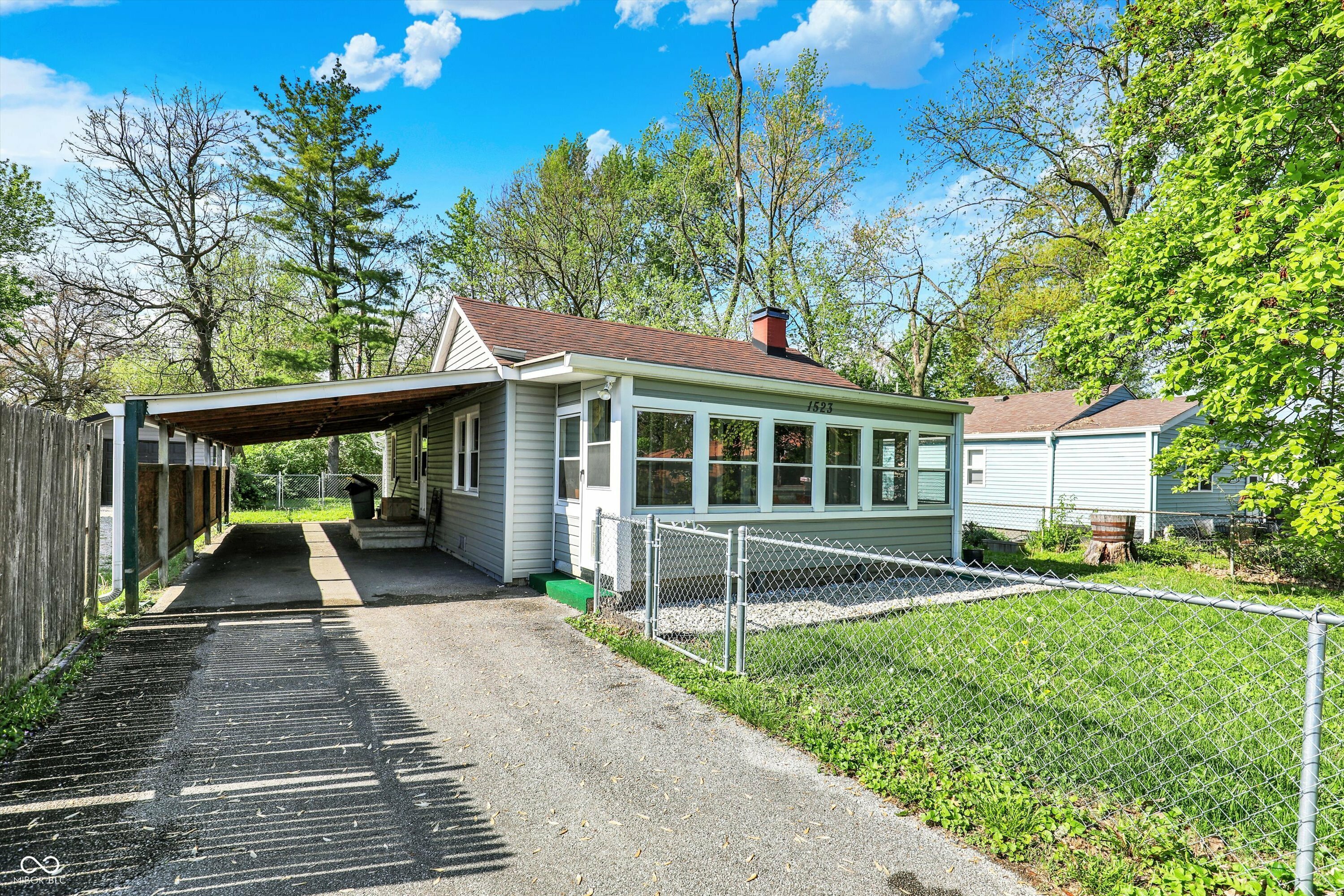 Property Photo: 1523 E Perry Street IN 46227