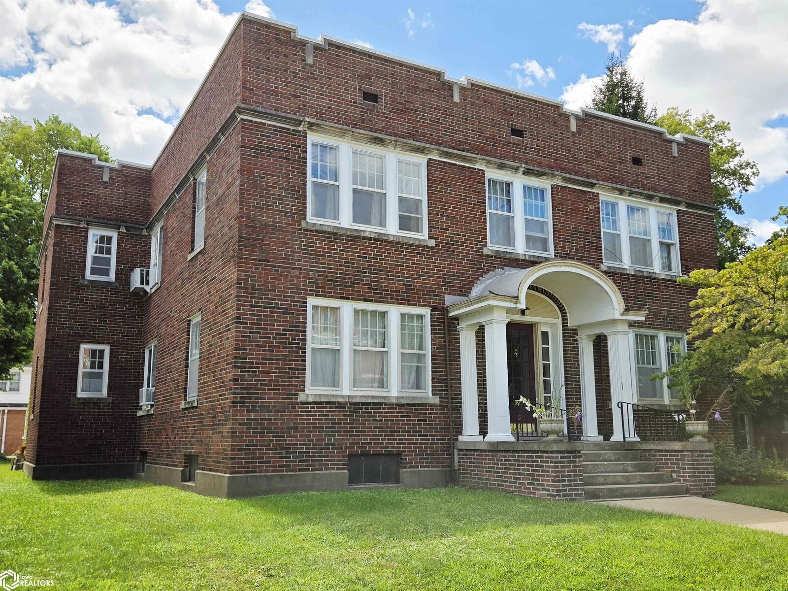 Property Photo:  718 Avenue E  IA 52627